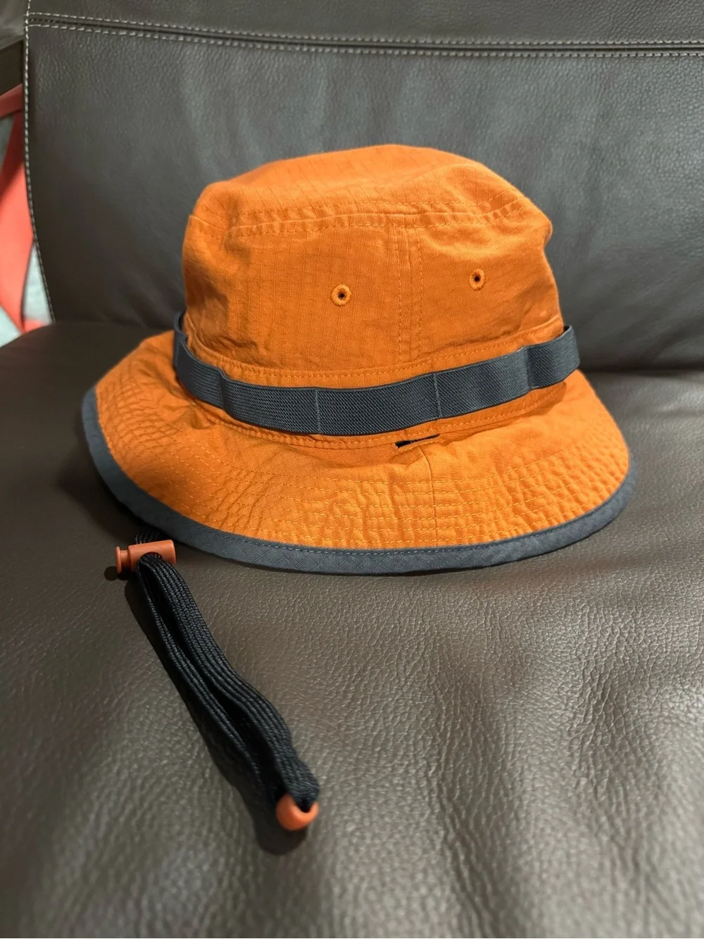 Chin strap Nike Orange and Gray Bucket Hat size M